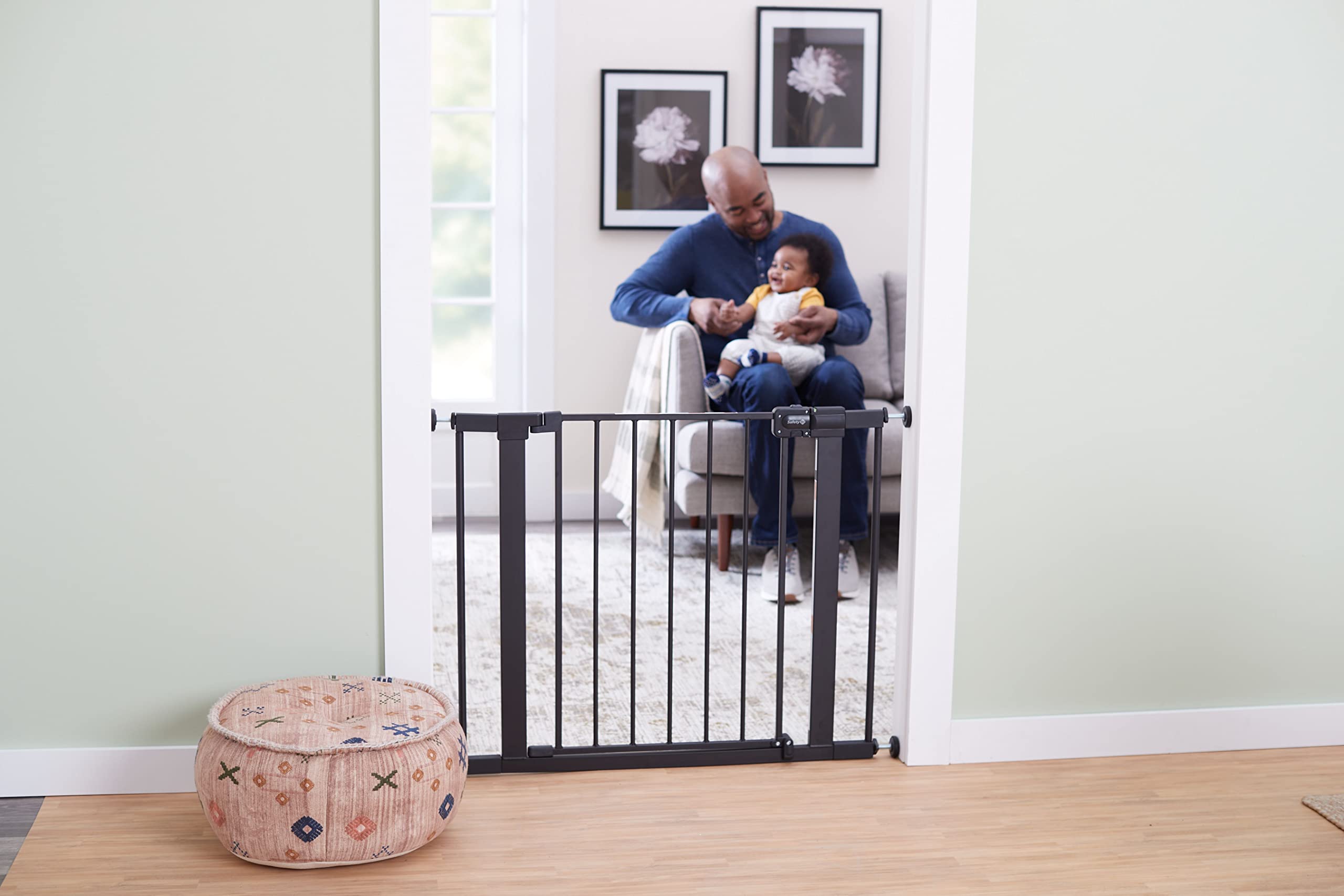 Safety 1st Easy Install 28'' Walk Thru Gate, Fits Between 29'' and 38'', Black, 1-Pack,(GA105CBLK)