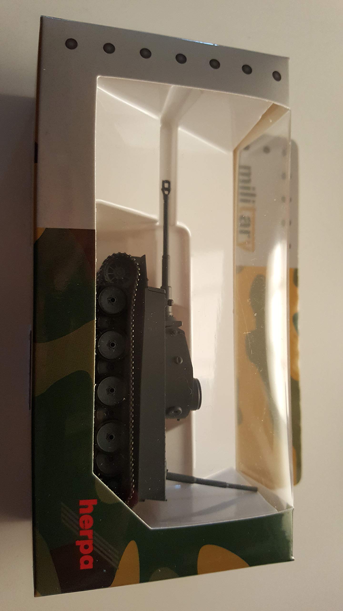 herpa Prototype of Tiger battle tank No. V1 with additional armor and snorkel, April 1942 / Tiger battle tank