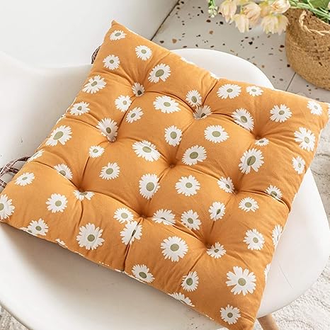 Amazon Co Jp 可愛い 座布団クッション ひも付き 座布団 クッション ダイニングチェアパッド 厚め 柔らかい 座り心地いい 滑り止め 畳屋用 2枚 4枚セット ふわふわ クッション 柔らかい カラー 35 35 4 椅子用 地 おしゃれ シンプル 座布団 ホーム キッチン