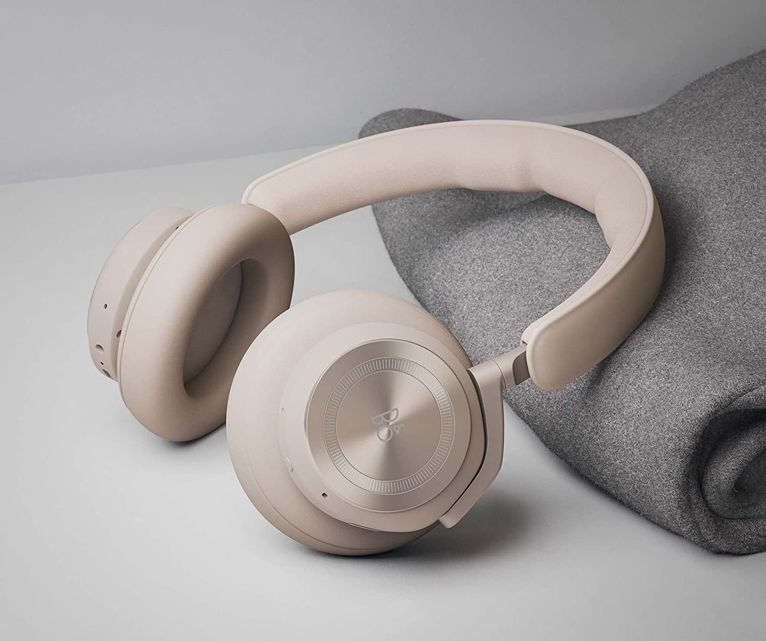 Bang & Olufsen Beoplay HX – Comfortable Wireless ANC Over-Ear Headphones - Sand