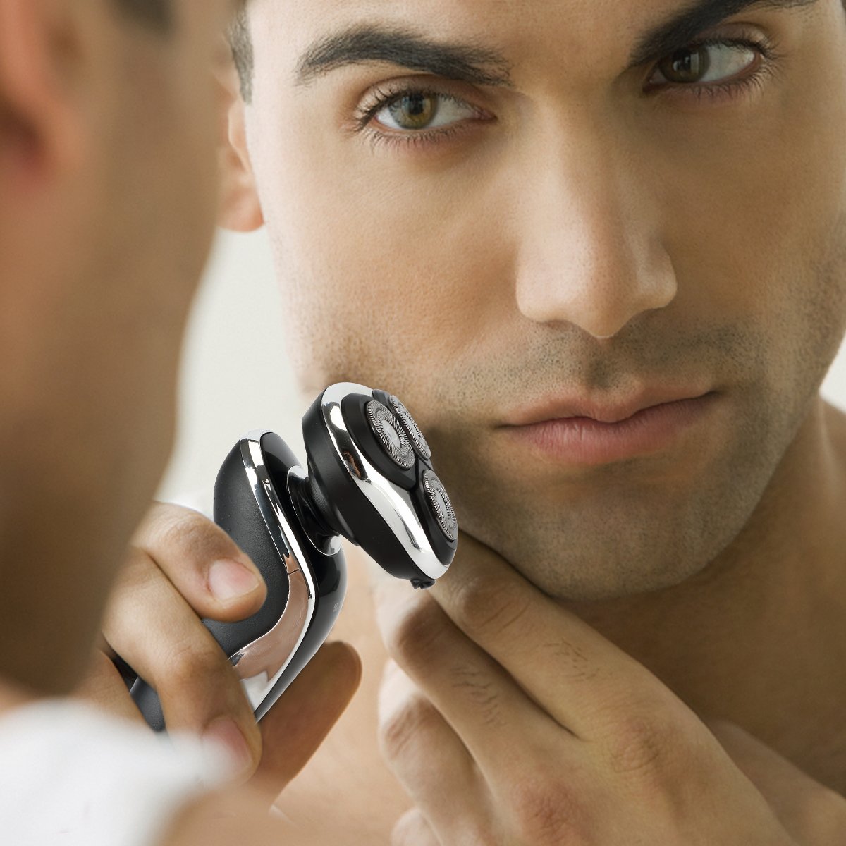 Rasoirs Électrique hommes 4 en 1, Rasoir à Têtes Rotatives Lavable Sans Fil Imperméable Rechargeable Humide/Sec Chargement USB Nez et Oreille, Rasage Rasoir Electrique Kit