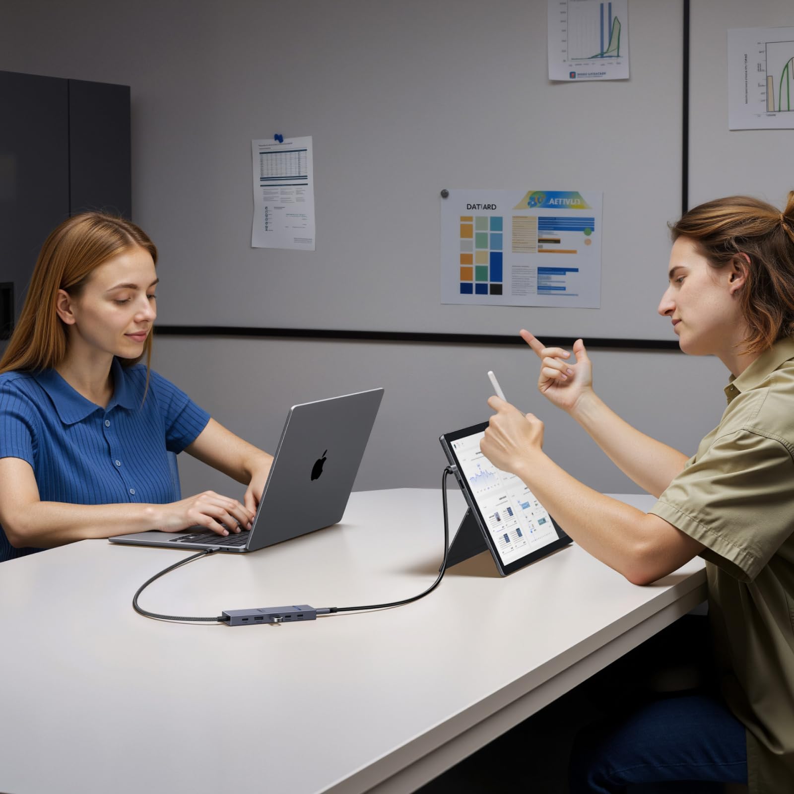 UGREEN Revodok Pro USB C Video Hub, Docking Station mit 4K@60Hz USB-C Anschluss, 10Gbps USB 3.2 Datenports, PD 100W, Multiport Adapter Kompatibel mit Tragbarem Monitor, AR-Brille, MacBook usw. 9