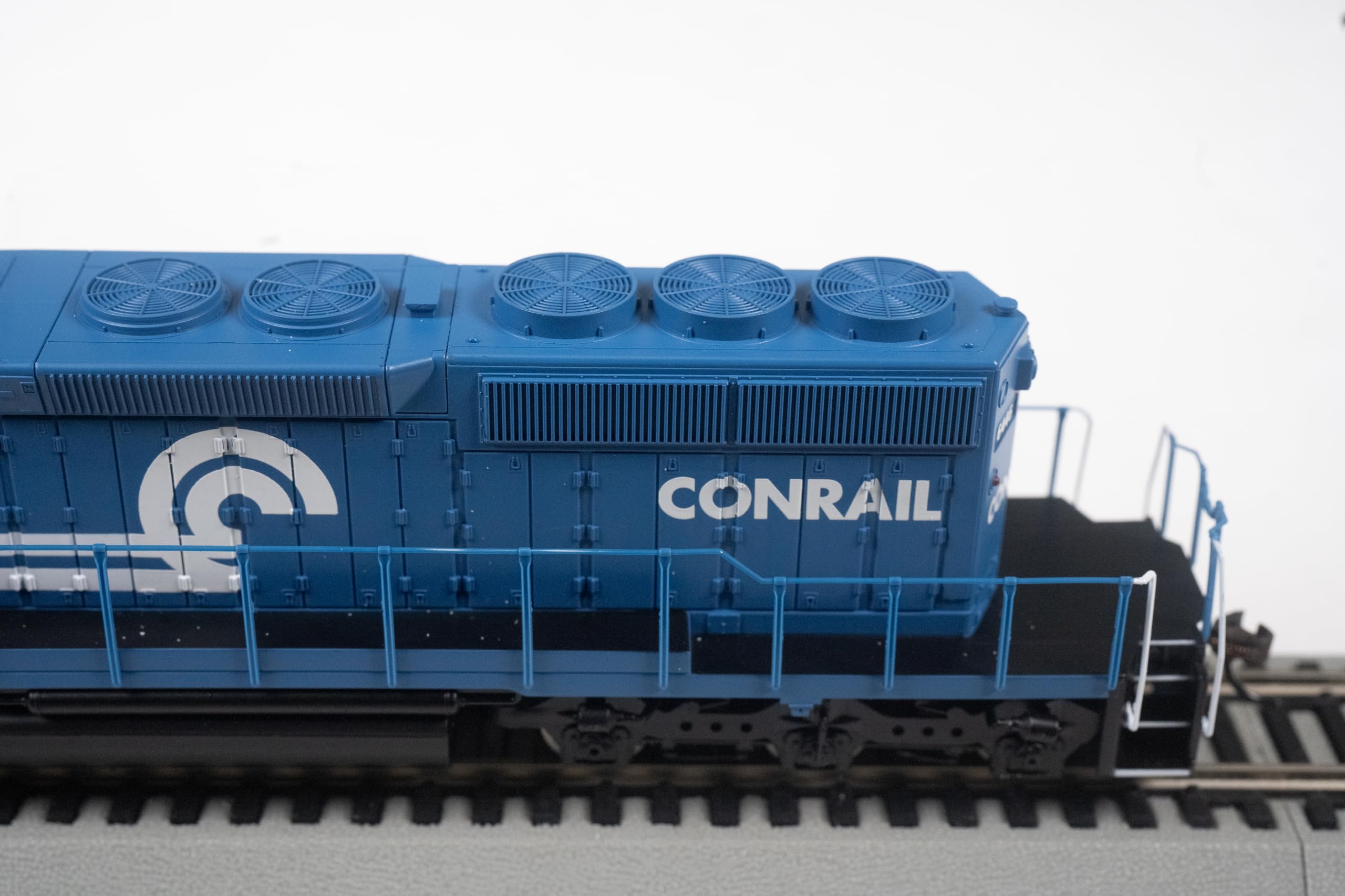 Bachmann Plus Ho Scale Conrail #2324 EMD GP35 Diesel #11506