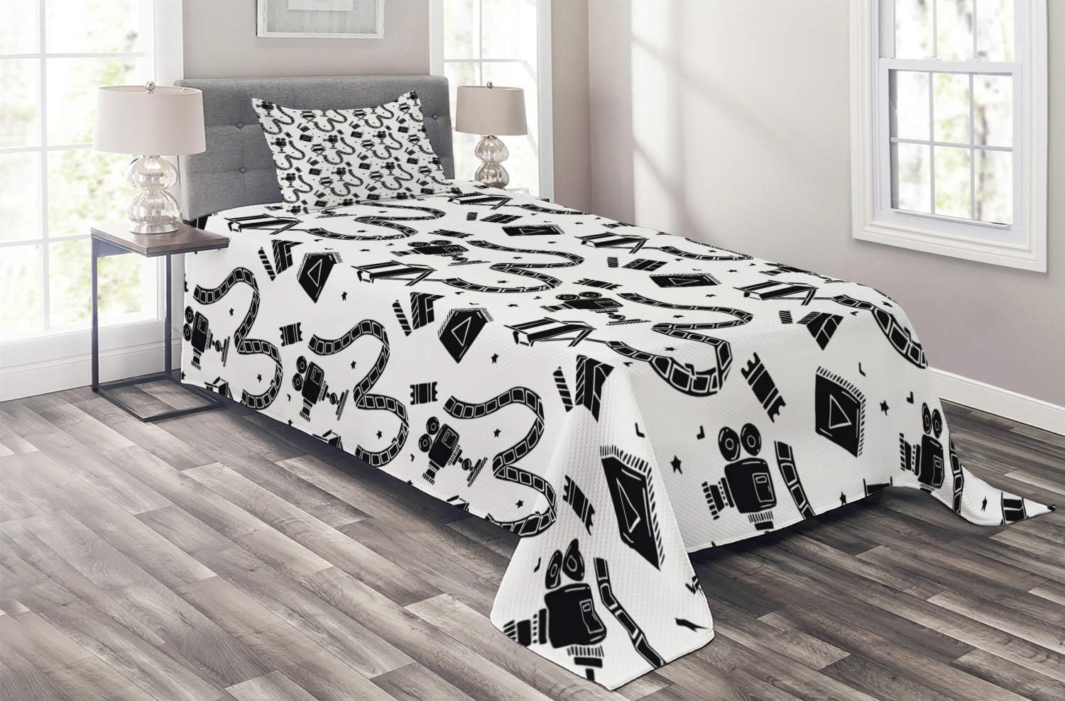 Ambesonne Old Hollywood Coverlet, Cartoon Style Doodle Movie Cinema Elements and a Play Button, 2 Piece Decorative Quilted Bedspread Set with 1 Pillow Sham, Twin Size, Black Print