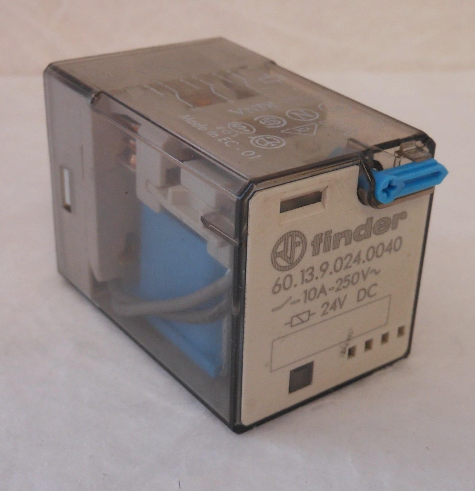 FINDER60.13.9.024.0040 - POWER RELAY, 3PDT-CO, 24VDC, 20A, PLUG-IN