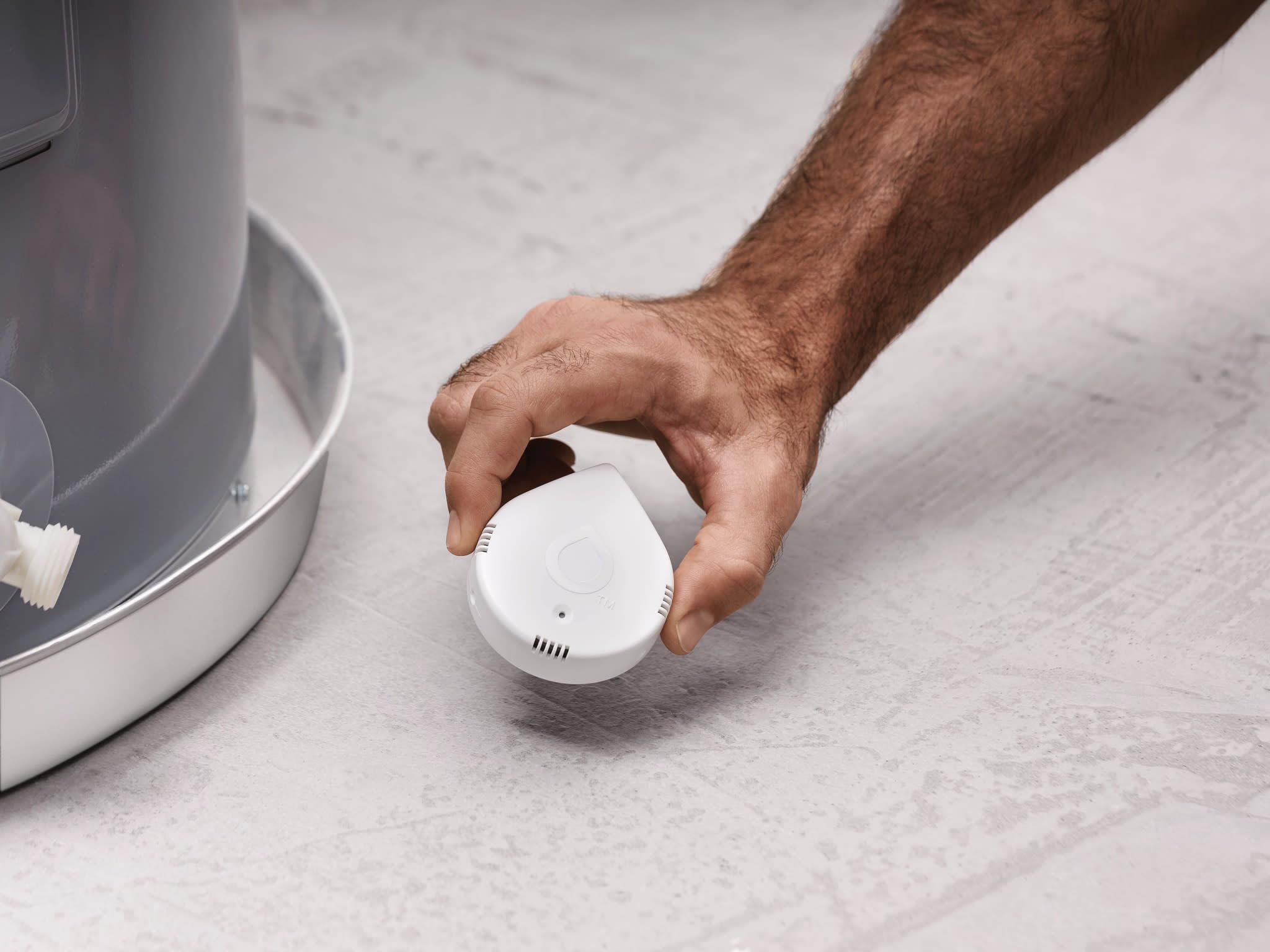 Moen Flo Smart Water Leak Detector, Drip or Flood Sensor Alarm for Home, 1-Pack, White, 920-004 - View 2