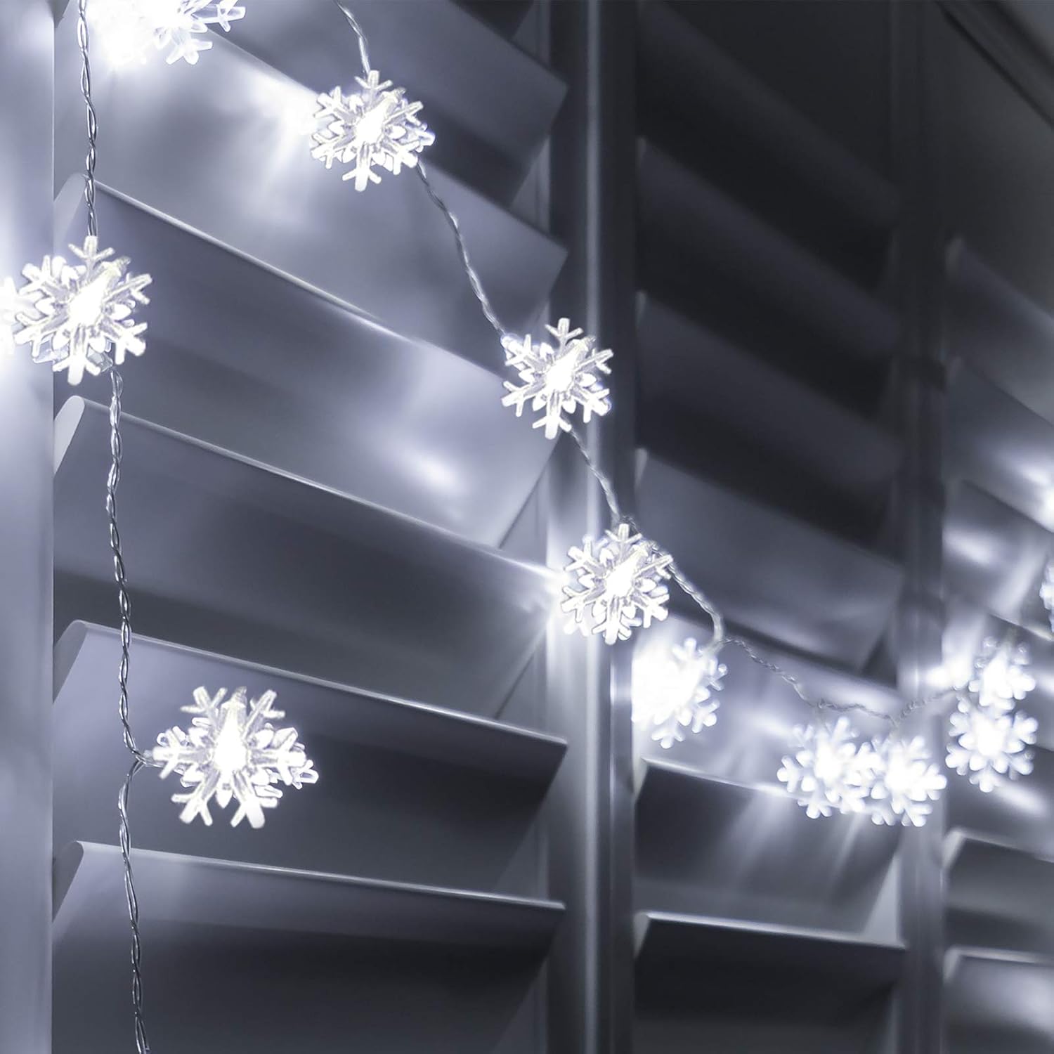 GloBrite Snowflake Lights with 40 LED, Window Christmas Lights with 2 Modes