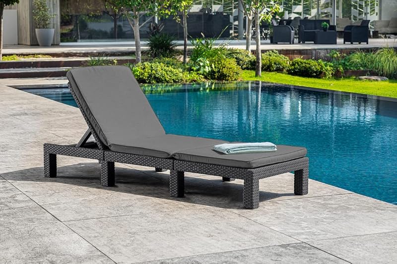 Allibert by Keter Daytona Deluxe Sonnenliege für Garten, Terrasse & Balkon mit verstellbarem Kopfteil, grau, inkl. Auflage, Gartenliege aus Kunststoff, flache Rattanoptik, 195x65x25,5 cm