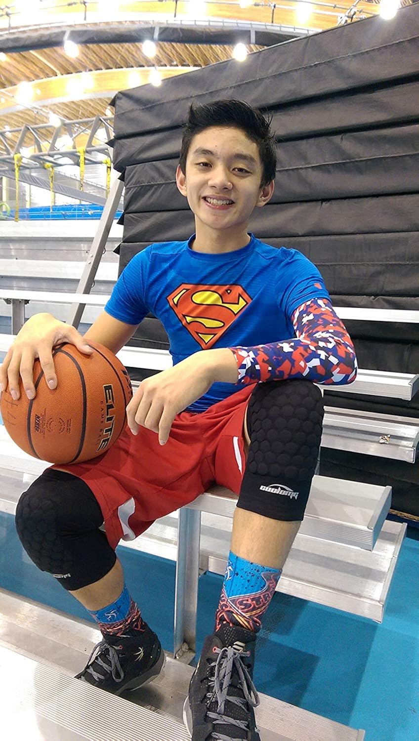 COOLOMG Protective Knee Pads Basketball Volleyball Football Crashproof Antislip (1Pair) for Kids Youth Adults : Sports & Outdoors