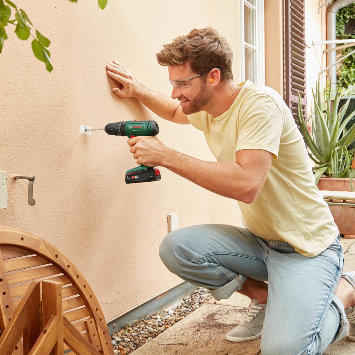 Bosch EasyImpact 18V-40 Cordless Hammer Drill (Screws, Drilling in Wood, Metal and Plastic; Impact Drilling in Masonry; 241-Piece Bit Set; 1 Battery 1.5 Ah; 18 Volt System; in SystemBox)