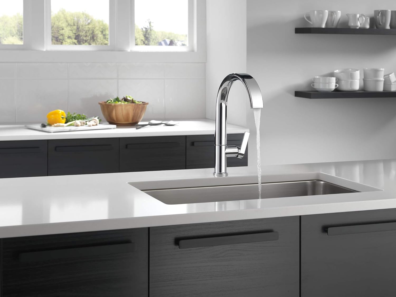 Delta Faucet Keele Chrome Kitchen Faucet with Pull Down Sprayer, Kitchen Sink Faucet, Faucets for Kitchen Sinks, Single-Handle, Magnetic Docking Spray Head, Chrome 19824LF - - 