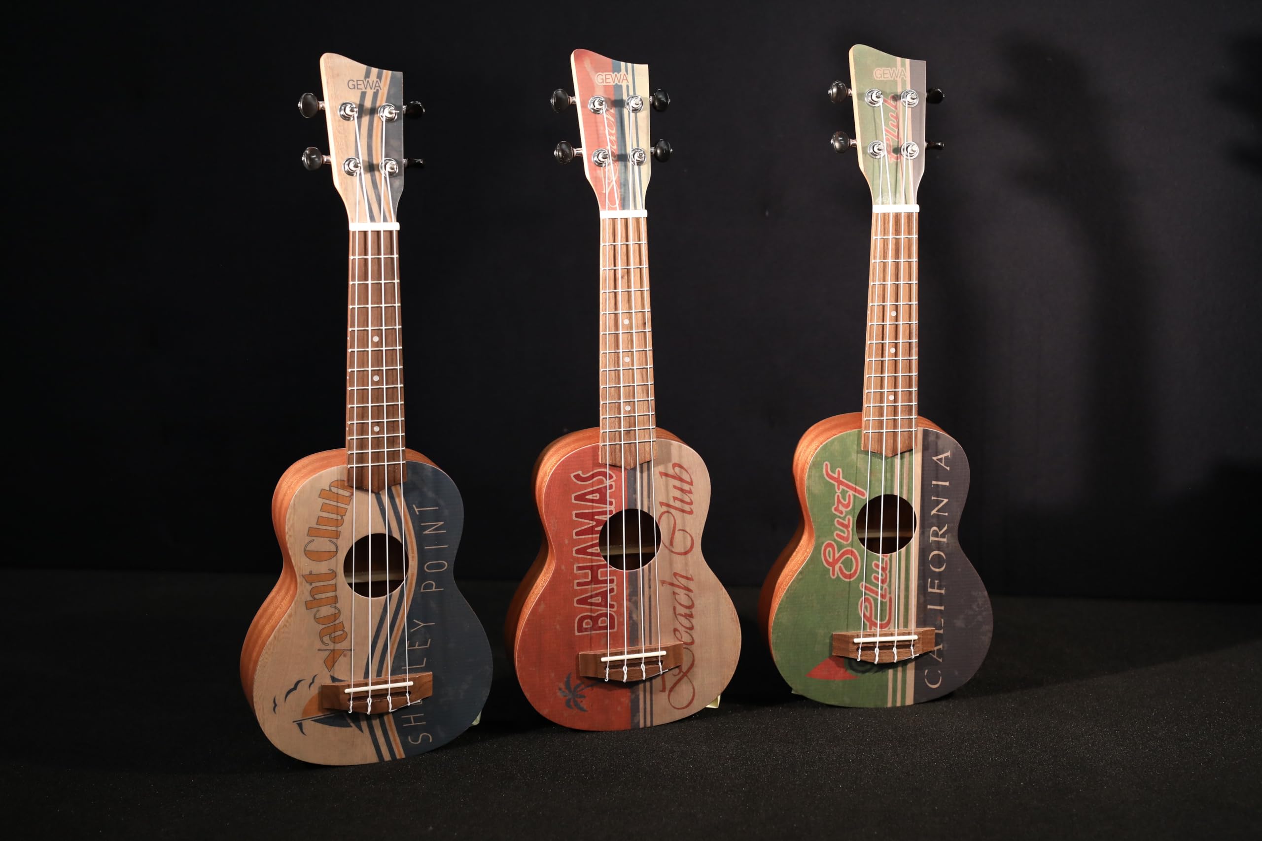 GEWA Sopran Ukulele Manoa Seaside - Korpus Sapelli - Decke Design Seaside Beach Club - Seidenmatt - inkl. gepolstertem Gig Bag - K-SO-BC 4