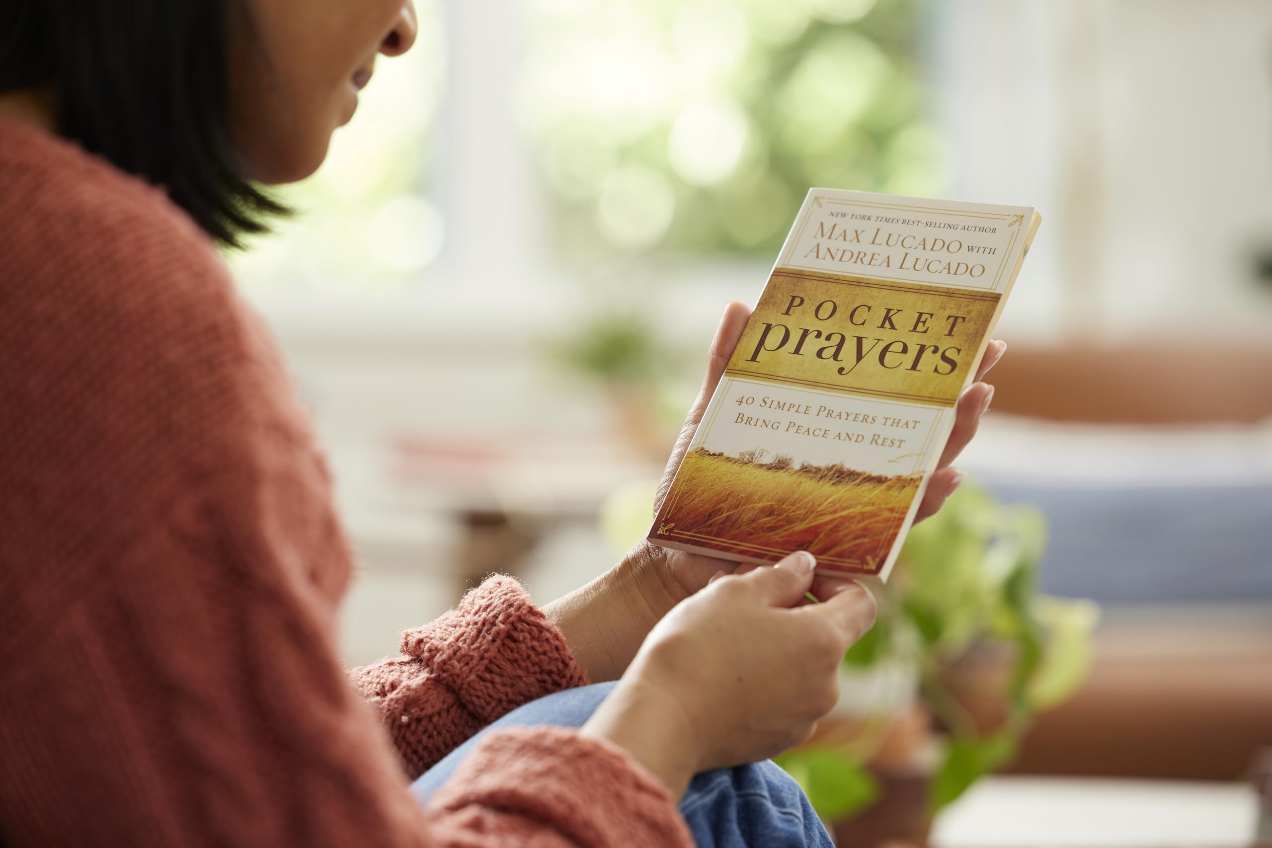 Pocket Prayers: 40 Simple Prayers that Bring Peace and Rest – The Perfect Christian Devotional Prayer and Scripture Gift