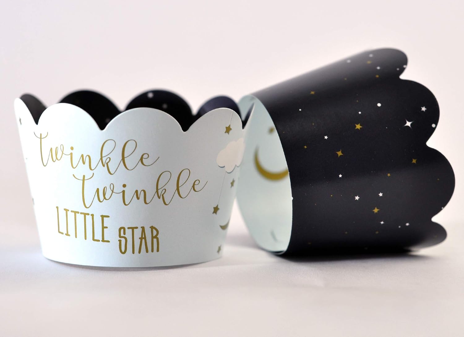 Amazon Twinkle Twinkle Little Star カップケーキラッパー 性別発表用 ベビーシャワーパーティー用品 星と月をテーマにしたパーティー 保育園のテーマ リバーシブルスカラップカップケーキホルダーラップ 24個セット Toula Products 製菓用品 通販