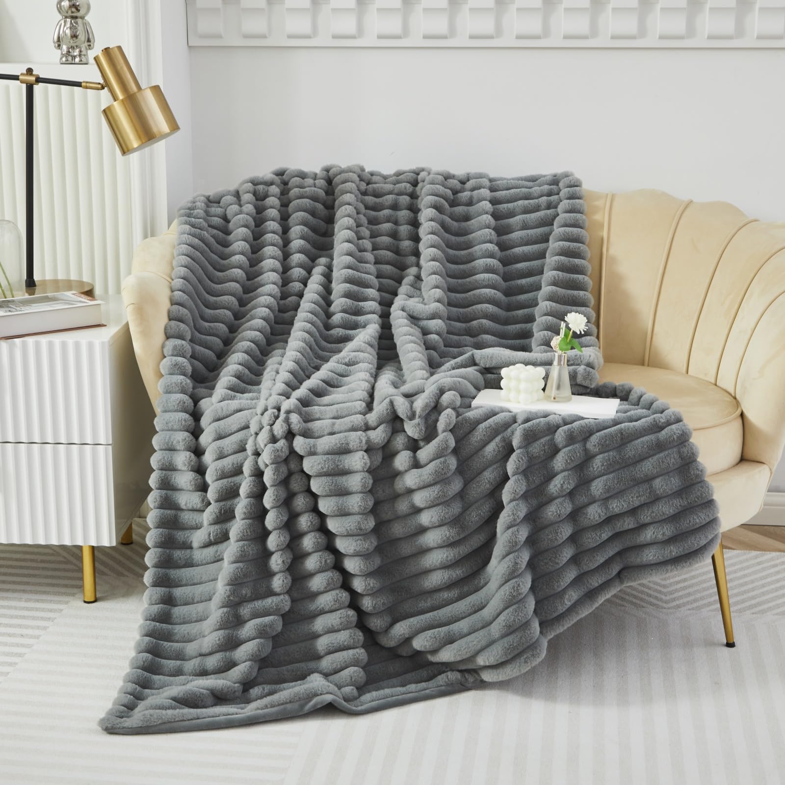 GKXLH Super Soft Plush Blanket - Fluffy Blanket Cozy Fuzzy Throws for Sofas Large Faux Fur Throw Blanket Lightweight Blankets Warm Sofa Throw for Sofas Couch Bed (W130 x L160CM, Dark Grey)