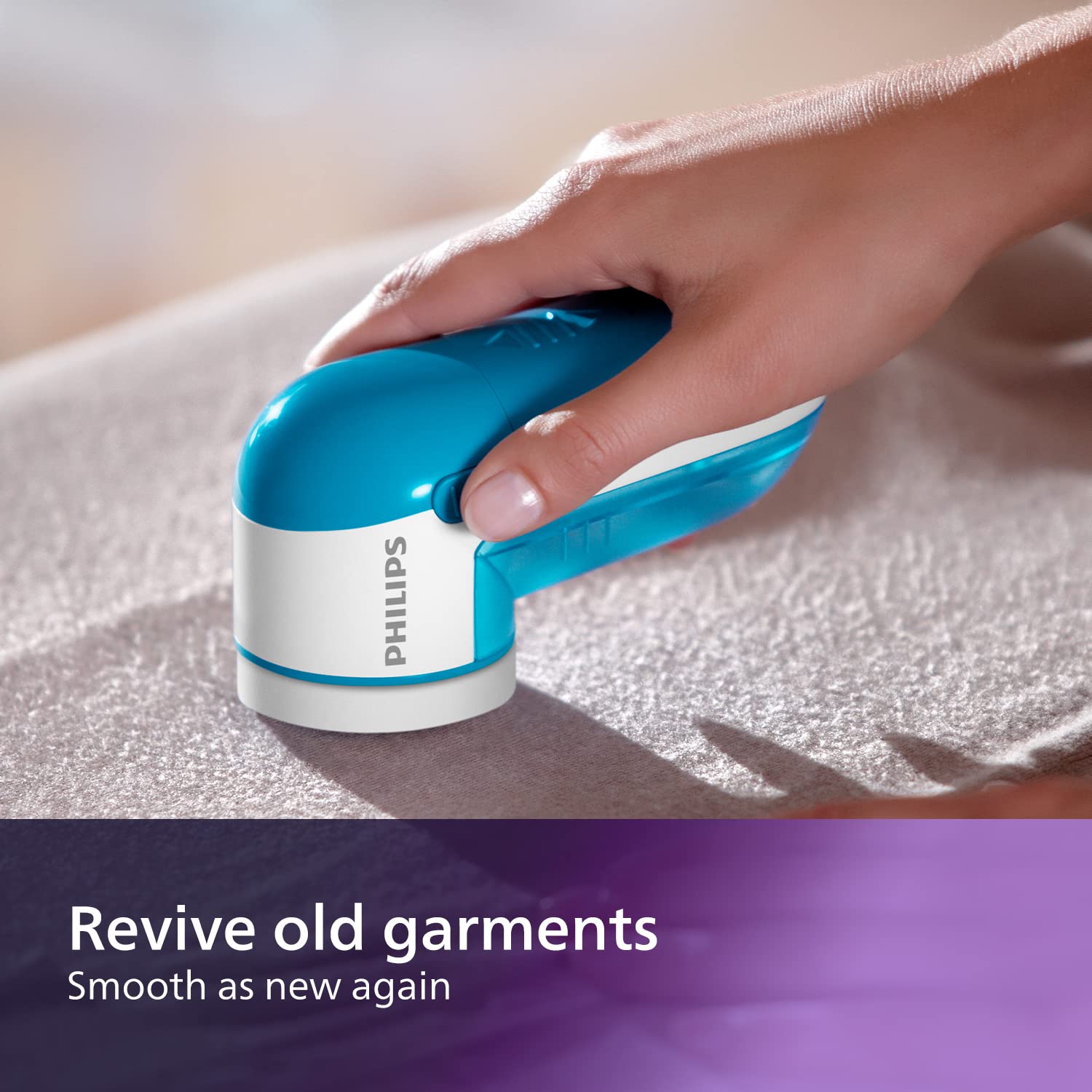 PHILIPS Fabric Shaver, Removes Fabric Pills, Suitable for All Garments, Large Blade Surface, Cleaning Brush, Includes Batteries, Blue (GC026/00)