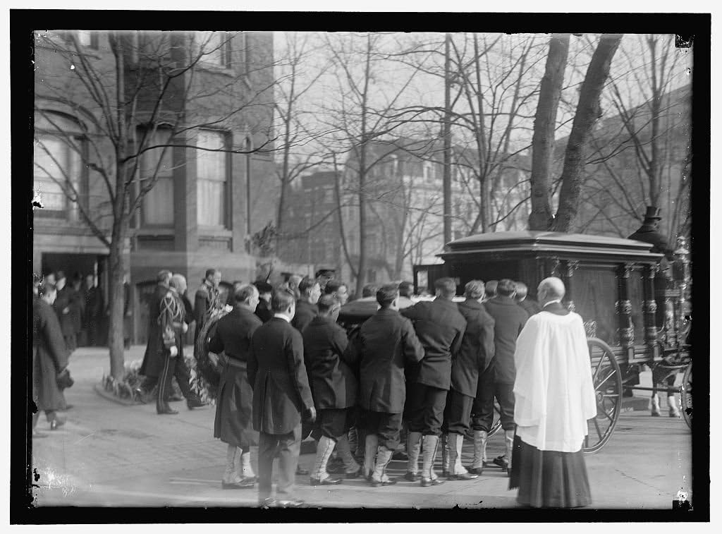 24 x 18 Art Canvas Wrapped Framed Print of Dewey, George, Admiral, U.S.N. Funeral 1917 Harris & Ewing 84a