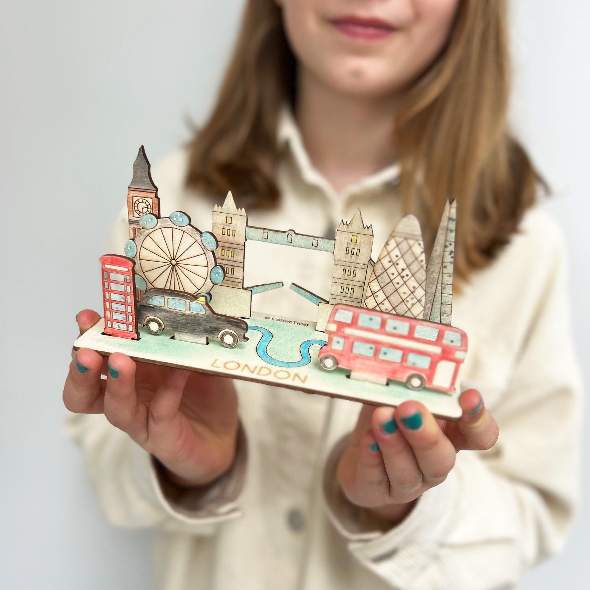 COTTON TWIST Make Your Own London Scene Craft Kit with Watercolour Pencils - Creative Fun Activity Box