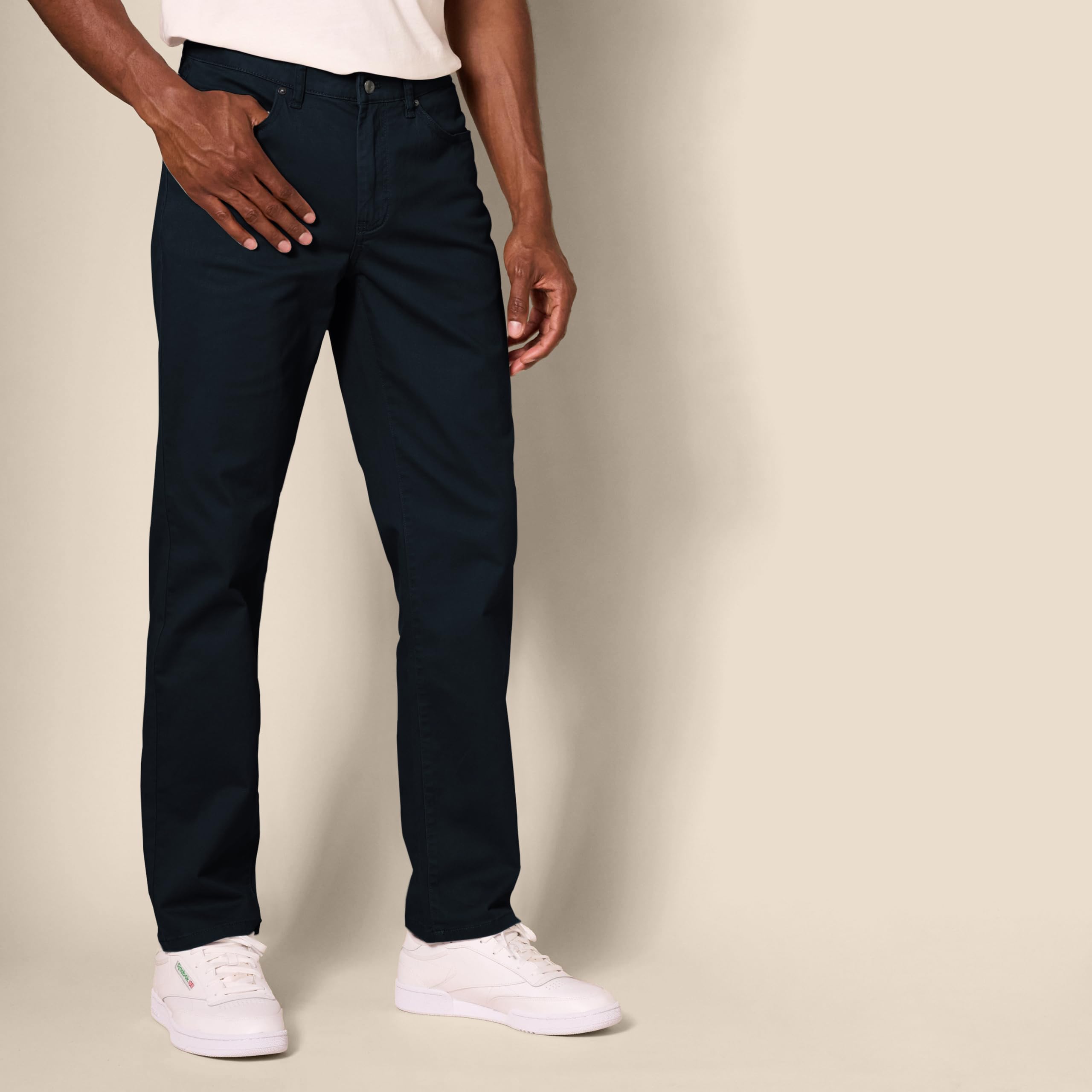 Amazon Essentials Herren 5-Pocket-Stretch-Twillhose, Gerade Geschnitten, Schwarz, 28W / 30L 3