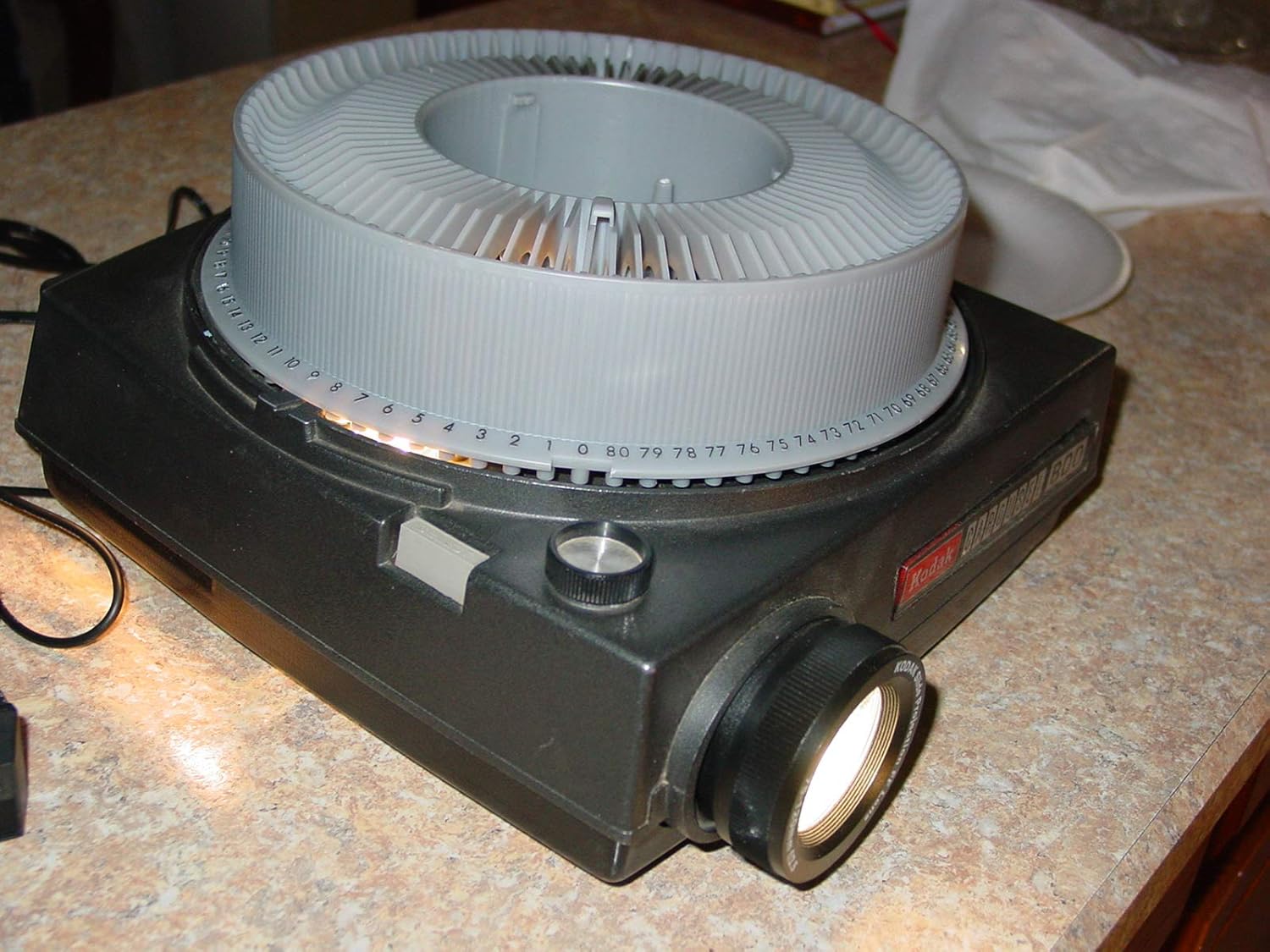 Kodak Carousel 800 35mm Slide Projector [Timer, Dual Brightness, Remote Option] : Camera & Photo