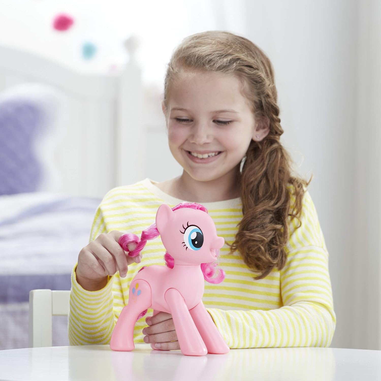 My Little Pony Toy Oh My Giggles Pinkie Pie - 20-Cm Interactive Toy with Sounds and Movement, Kids Aged 3 Years Old and Up - Image 5