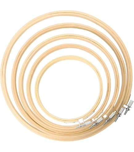 UCLEVER Lot De 6 Cercles à Broder En Plastique 6 Tailles + 16 Aiguilles Dorées - Kit Complet Pour Couture Et Bricolage