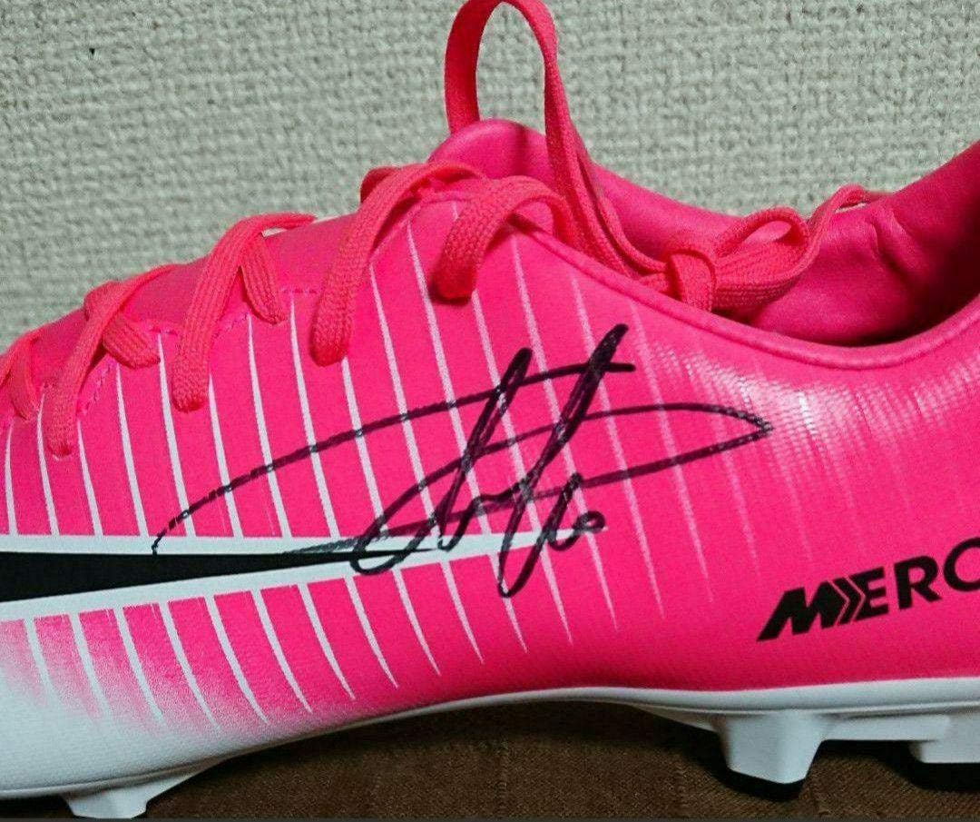 Amazon Co Jp エデン アザール選手 直筆サイン入りスパイクシューズ ホビー 通販