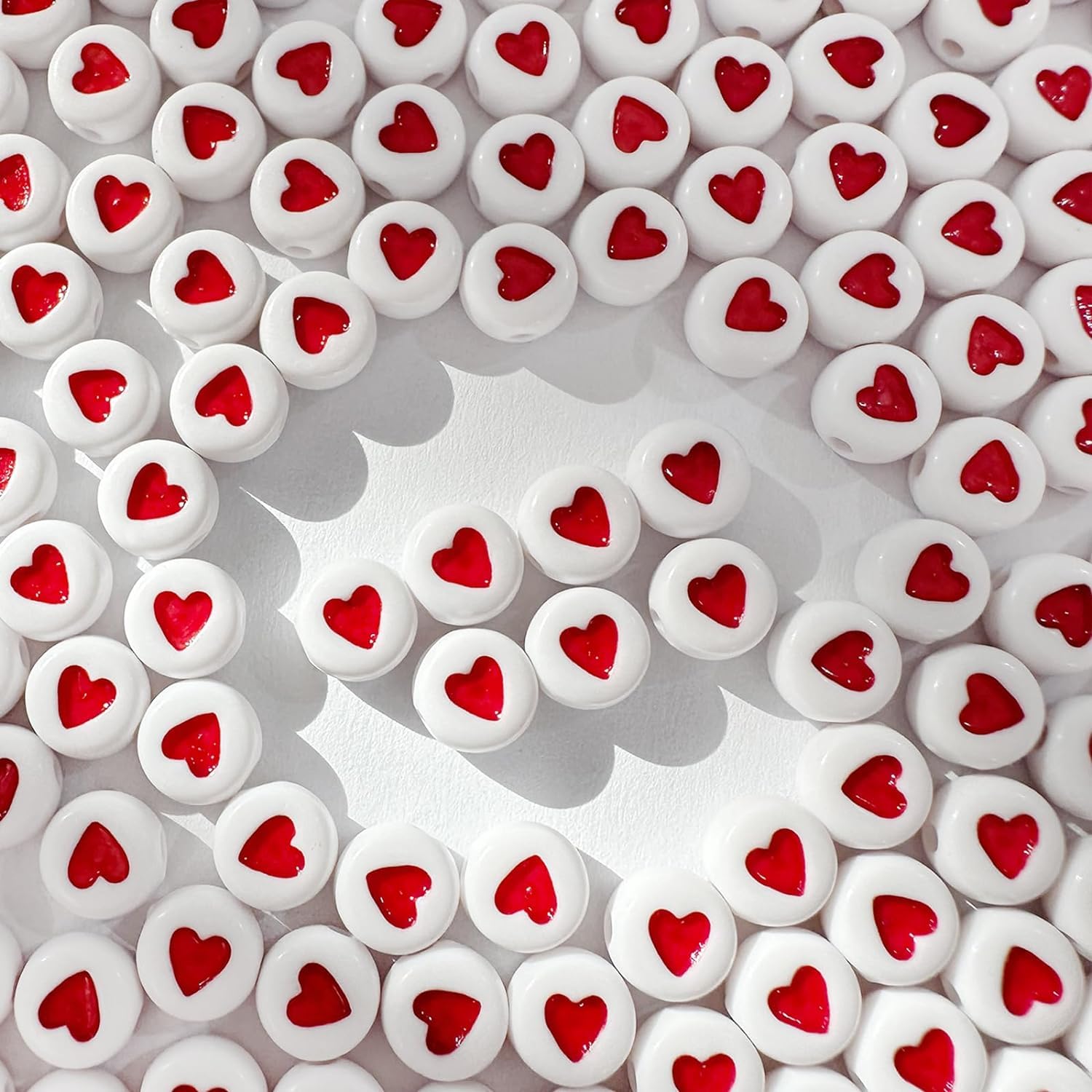 600Pcs White Red Heart Bead Acrylic Love Beads Loose Spacer Beads to Match Letter Pony for Jewelry Making,DIY Bracelets, Necklaces, Key Chains