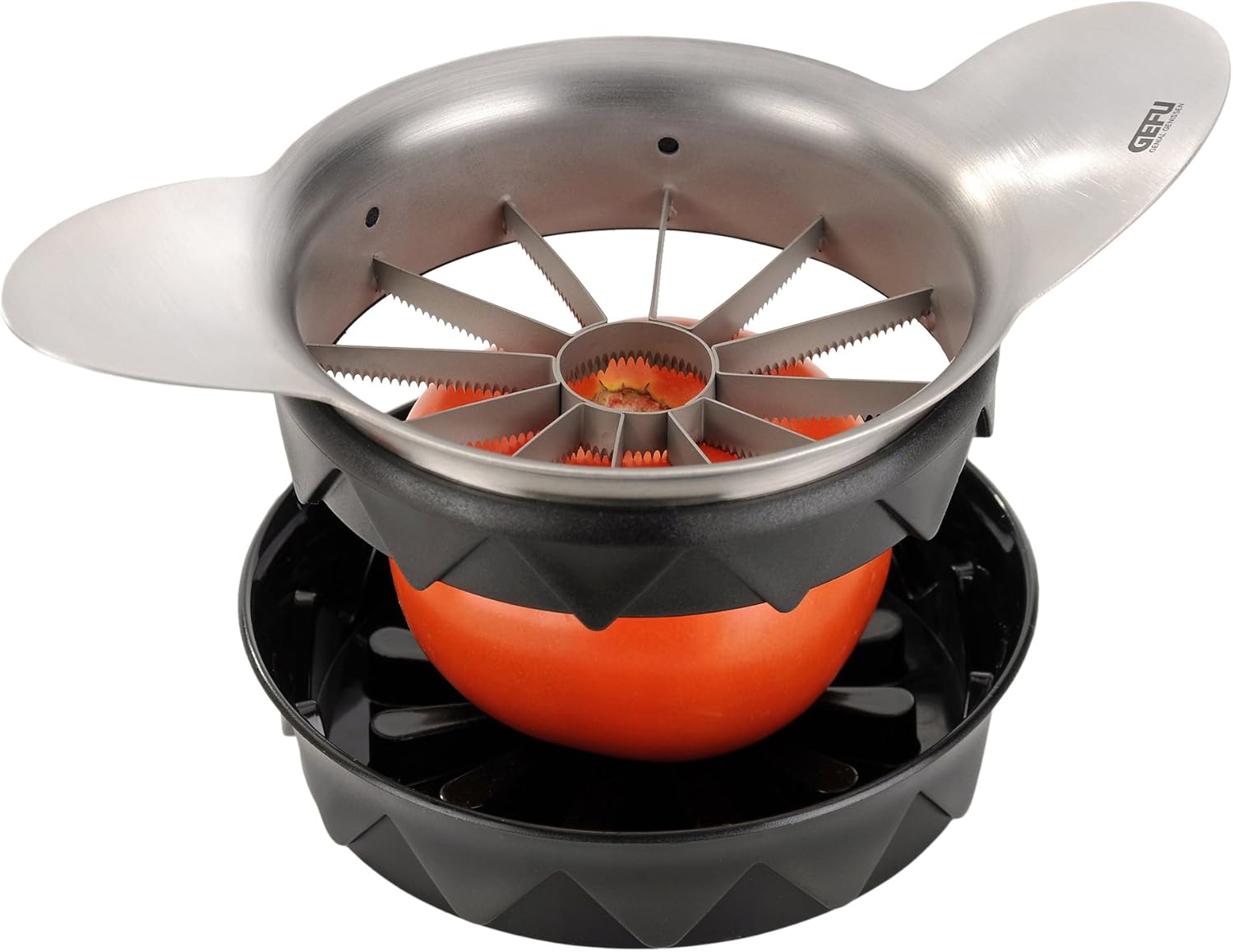 GEFU 13590 Premium Tomaten-/Apfelteiler POMO - Birnenschneider - Tomatenteiler aus Edelstahl - Obstschneider mit Schneidunterlage und handlichen Griffen