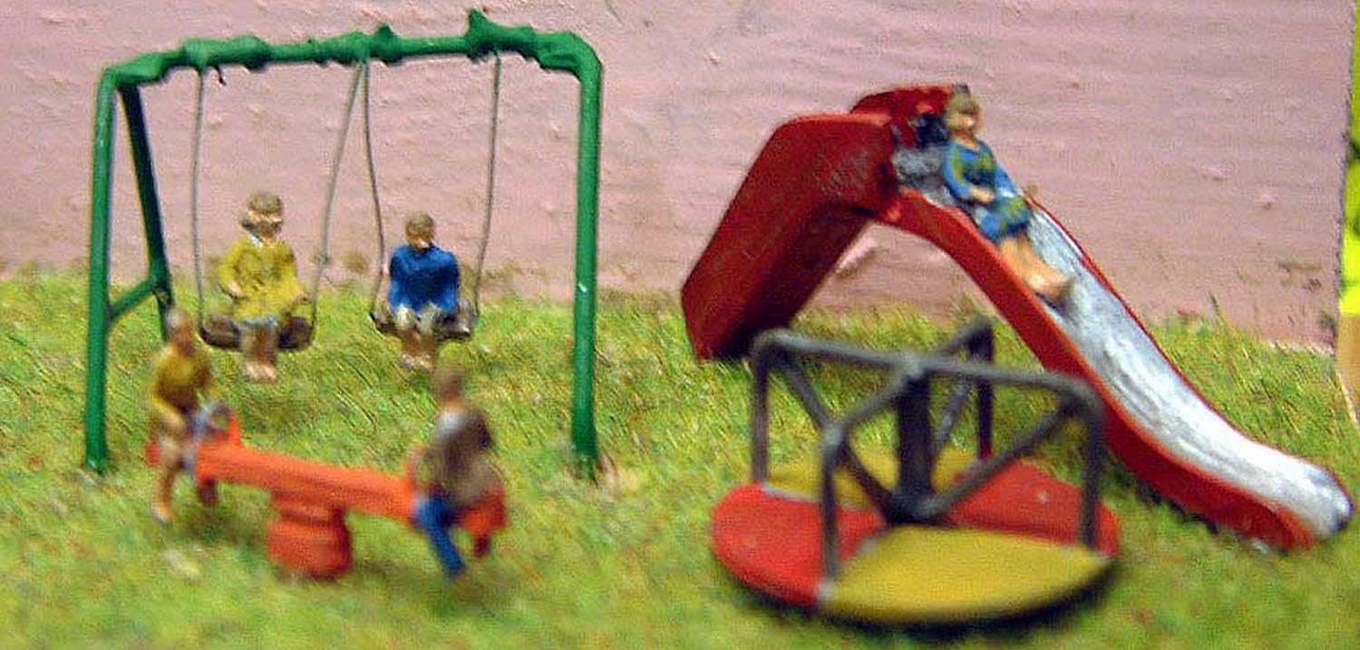 Langley Models Children's Playground + Figures N Scale UNPAINTED Model Kit A82