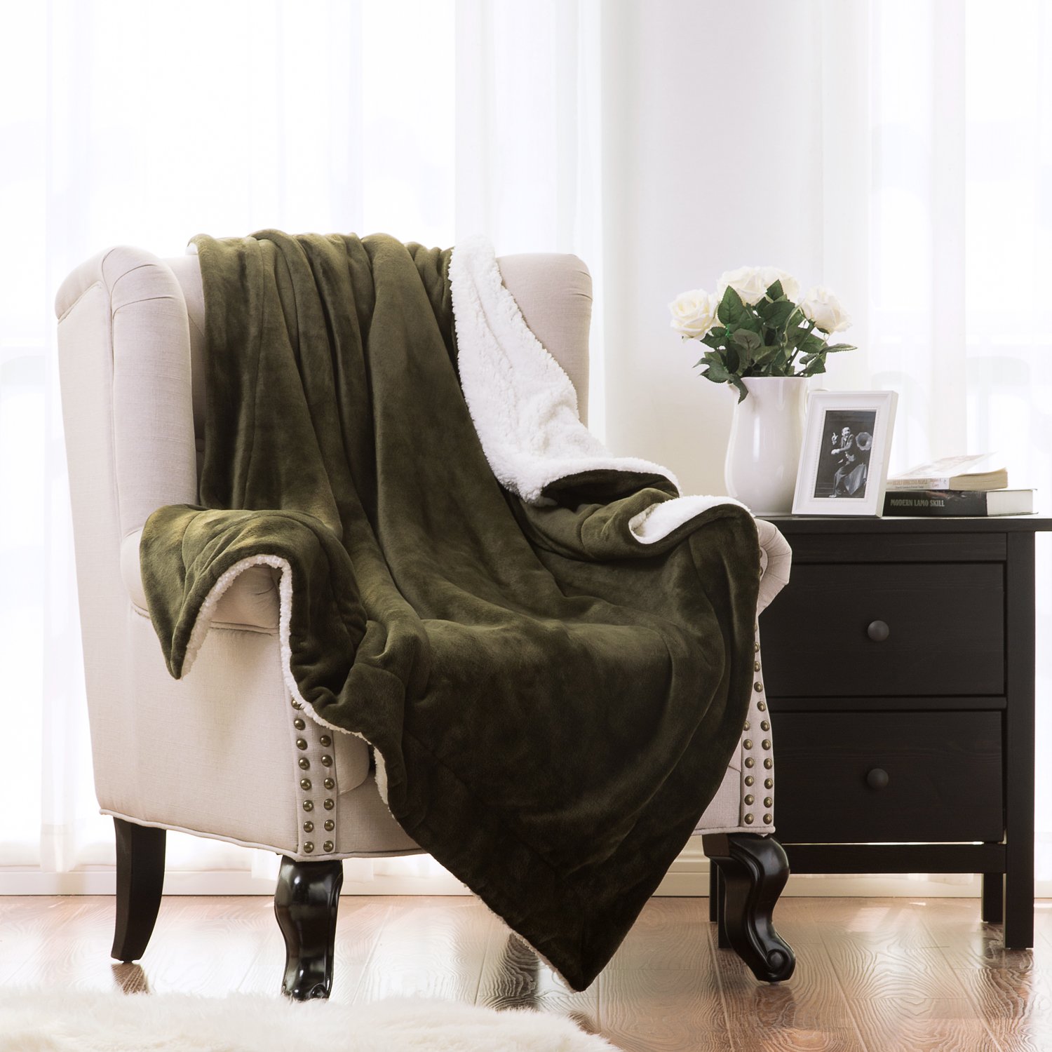 Sherpa Throw Blanket Olive Green Twin Size Reversible Fuzzy Bed Blankets Microfiber All Seasons Luxury Fluffy Blanket for Bed or Couch 60\