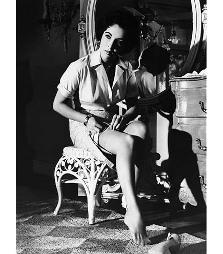 Amazon.com: Posterazzi DAP17740 Elizabeth Taylor Red Dress with Fur Schal  Photo Print, 8 x 10, Multi: Posters & Prints