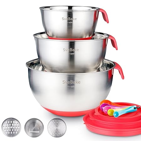 SveBake Rührschüssel Set - Edelstahl Schüsselset Mit Griffen, Ausguss, Reibe-Scheiben, Anti-Rutsch-Boden, Deckeln, Reibe-Sche