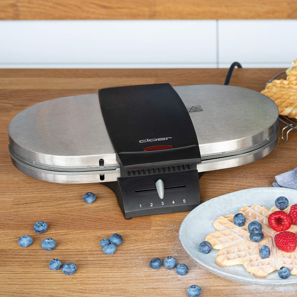 Cloer 1329 Doppelwaffeleisen für 2 Herzwaffeln mit 15,5 cm Durchmesser, Waffeleisen mit Antihaftbeschichtung, Edelstahlgehäuse, stufenlosem Bräunungsgrad und optischer Fertigmeldung, PFAS-frei, 1700 W 8