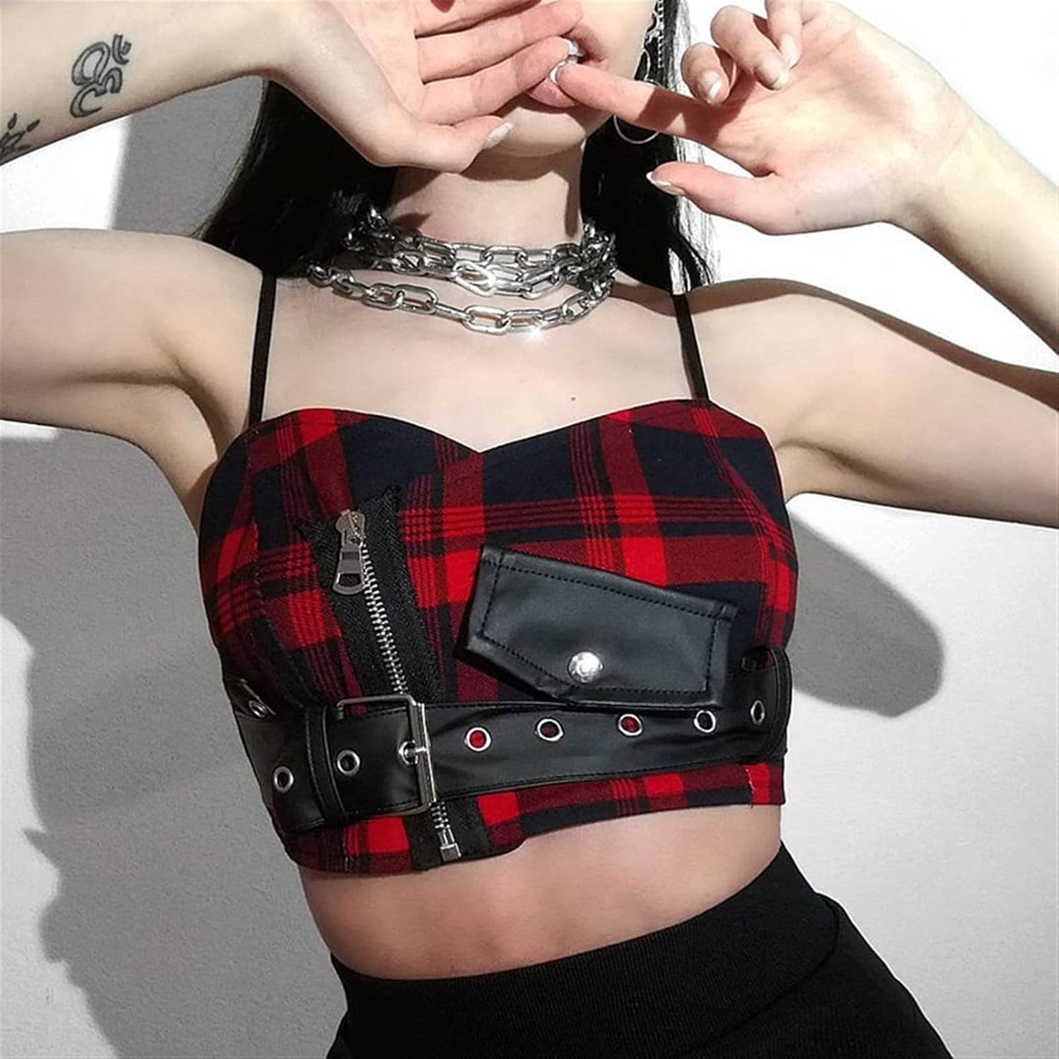 Crop Top a cuadros gótico con hebillas y cremallera de piel sintética