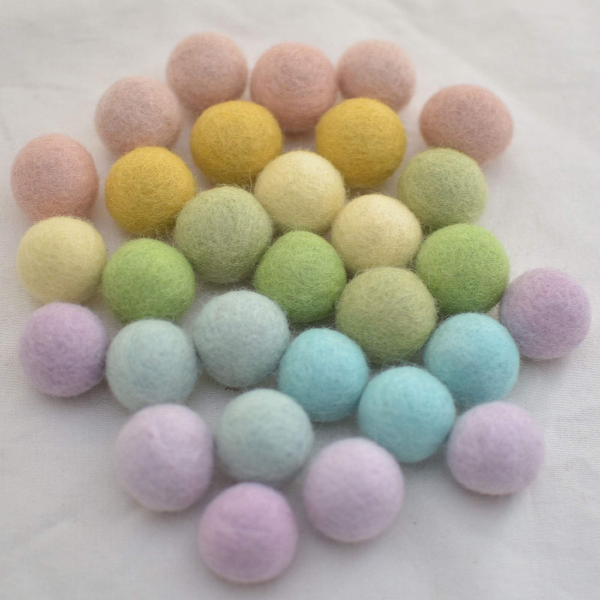 OD Craft Supplies 100% Wool Felt Balls - 2.5cm Felt Balls - 30 Count - Light Pastel Rainbow Colours