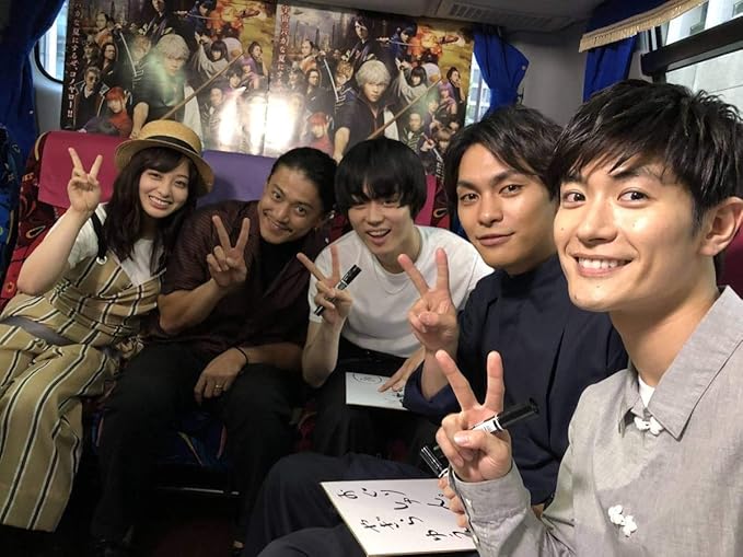 Amazon Co Jp レア 豪華メンバー 菅田将暉 橋本環奈 小栗旬 柳楽優弥 生写真 L判サイズ 笑顔 ピースサイン 映画 銀魂2 オフショット Hobby