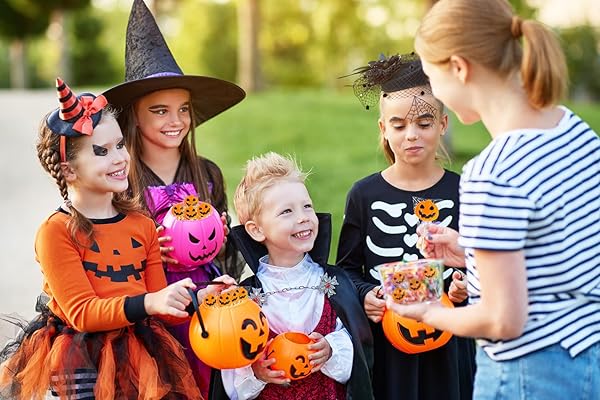 FRUIDLES HALLOWEEN PUMPKIN LOLLIPOP SUCKERS CANDY, SPOOKY, GOODY BAG FILLERS, INDIVIDUALLY WRAPPED (12-PACK)
