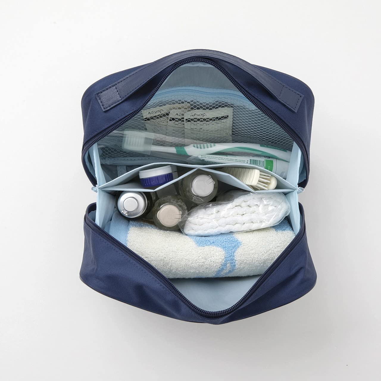 GLOBE-TROTTER LIMITED BOOK NAVY ver.:8/2発売【ムック本付録】グローブ・トロッター マルチポーチ(NAVY ver.)