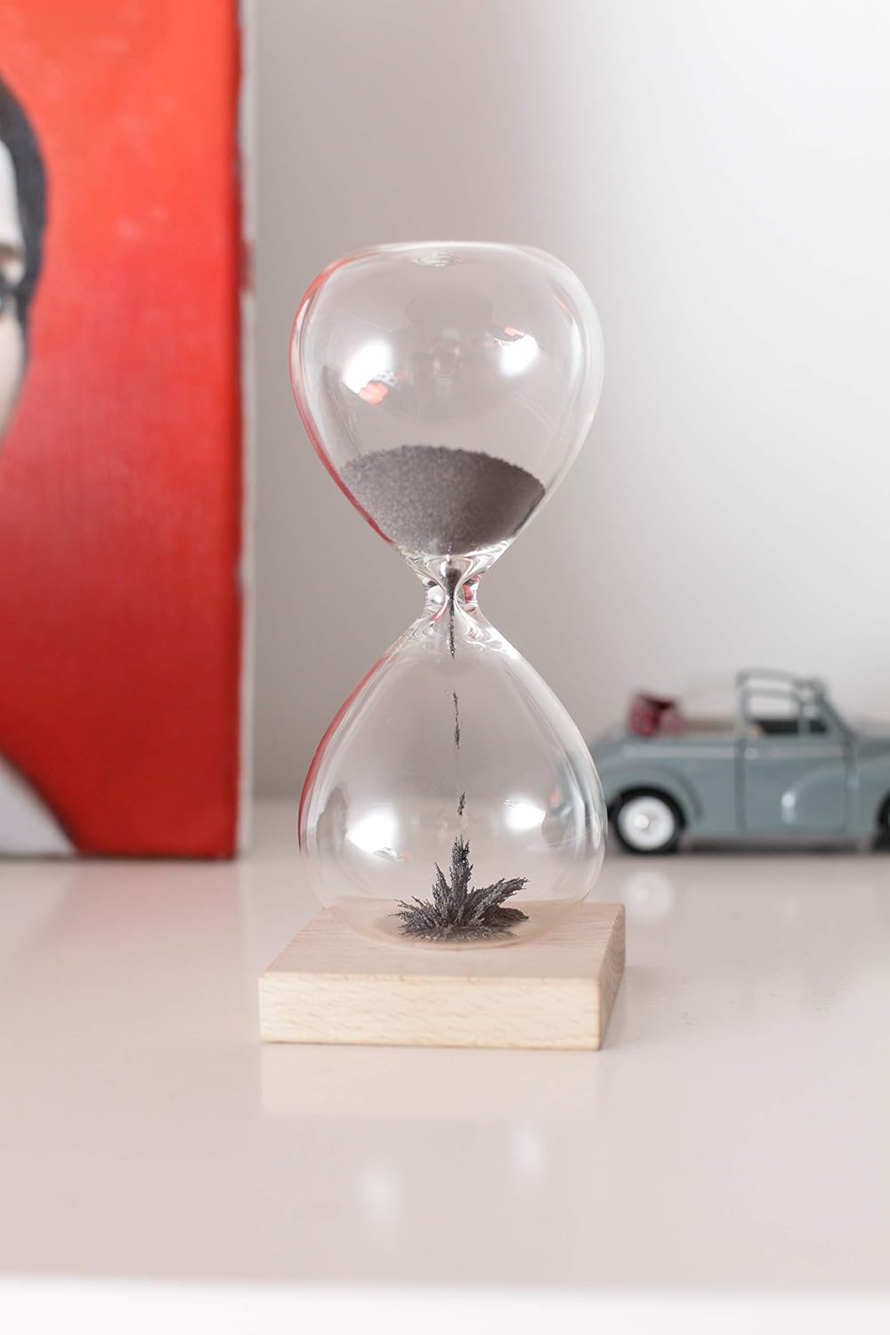 Kikkerland Magnetic 1 Minute Hourglass, Brown, 16.5 x 7.1 x 7.1 cm - Image 4