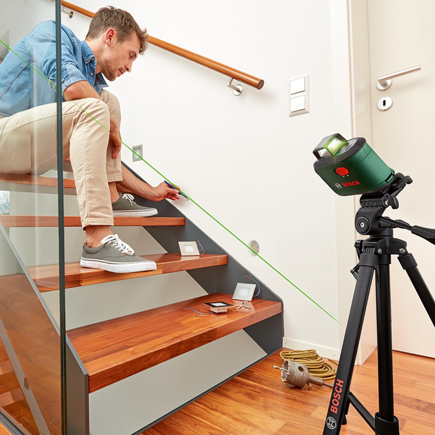 Bosch Kreuzlinienlaser AdvancedLevel 360 mit Premium-Stativ (3 Laserlinien inkl. 360° zum Ausrichten im ganzen Raum, im E-Commerce Karton) 3