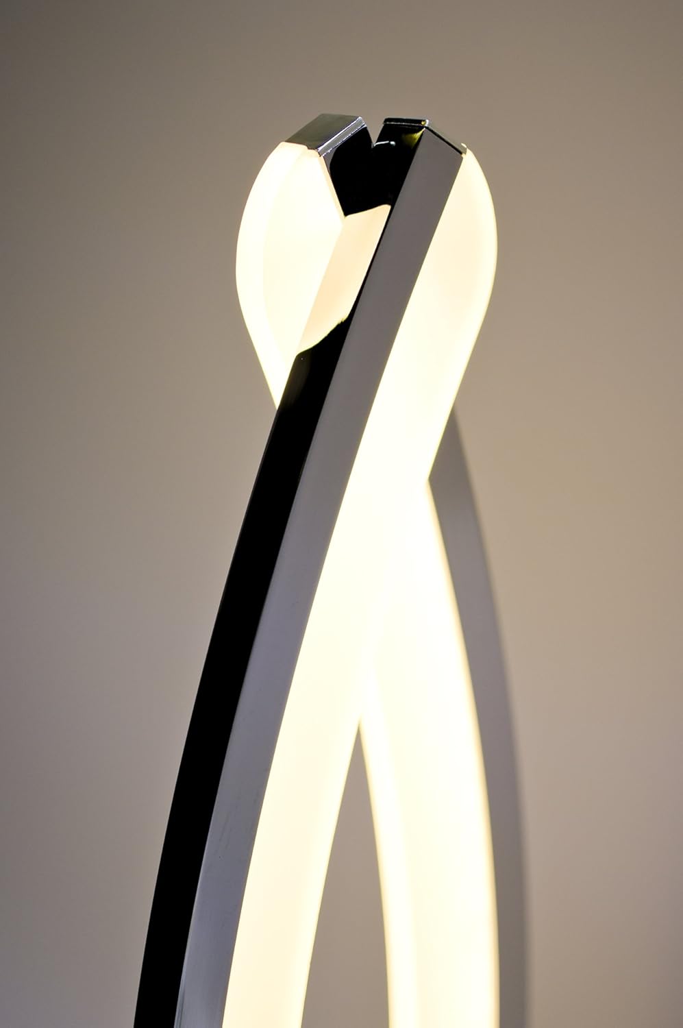 Dimmbare Led Lampe Lilly Typ Tischleuchte Tischlampe Modernes Design Warmes Licht Warmweiss 3000k 9w Edelstahl Matt Geburstet Inklusive Dimmer Und Fernbedienung Ideal Als Wohnzimmerlampe Nachttischlampe Und Schreibtischlampe Led Universum