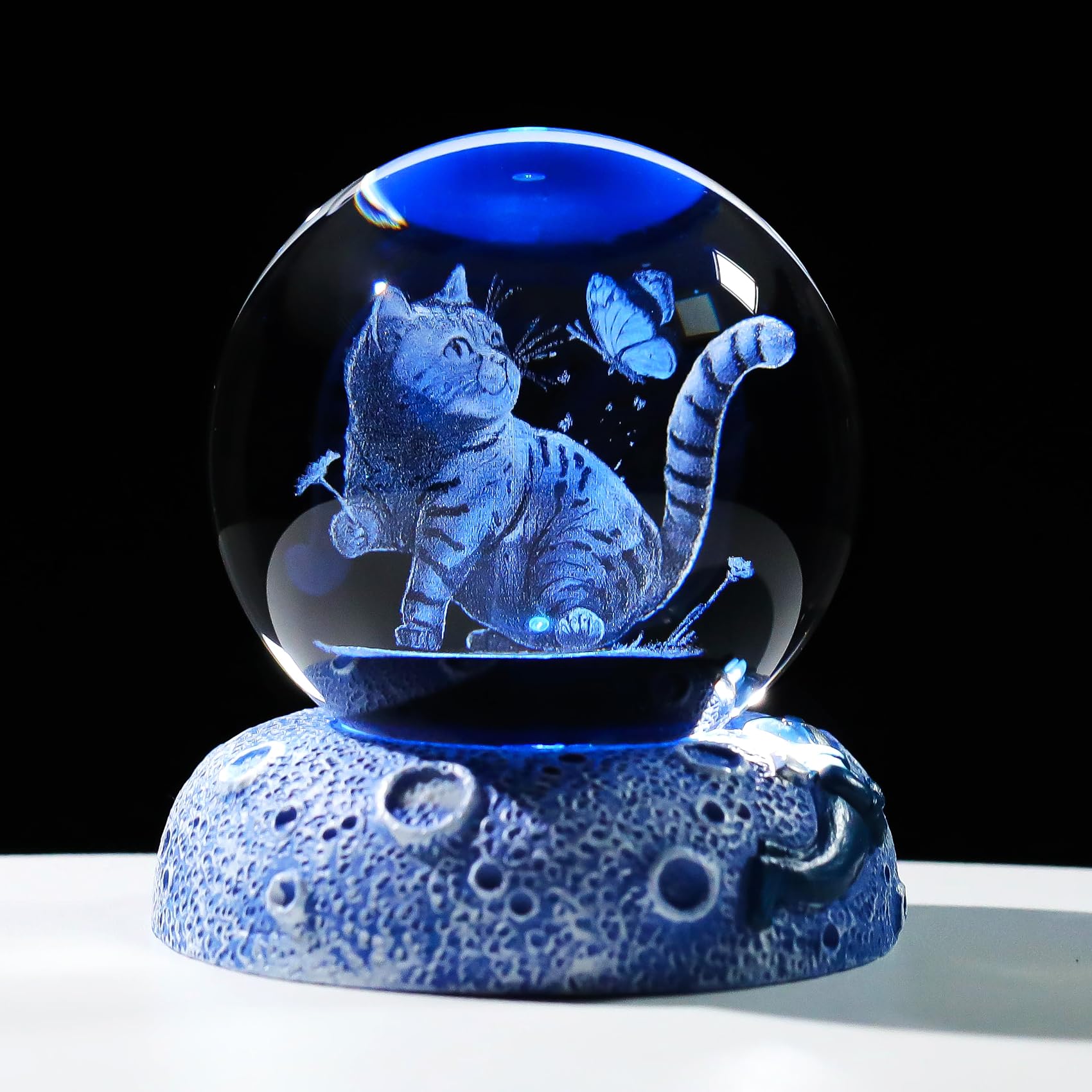 Movdyka Crystal 3D Cat and Butterfly Ball Figurine Gifts for Women, 6cm/2.36in. Sphere Decorative Ornaments for Room with LED Lights Base Keepsakes for Cat Lover Home Decor