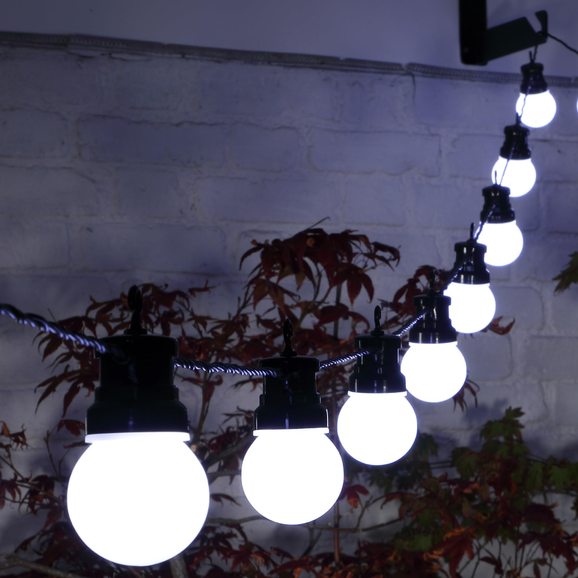 Noma Traditional Festoon Lights with Black Cable, 20 White Bulbs — image 1