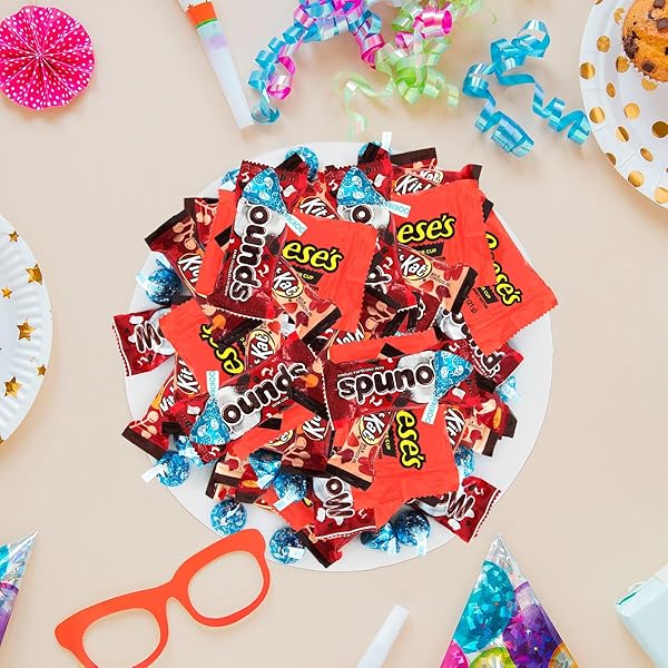 CHOCOLATE CANDY VARIETY PACK, 2LB PACK OF BULK CHOCOLATE CANDY INDIVIDUALLY WRAPPED, PERFECT ASSORTMENT FOR STOCKING STUFFERS, IDEAL ASSORTED CHOCOLATES FOR FAMILY AND FRIENDS