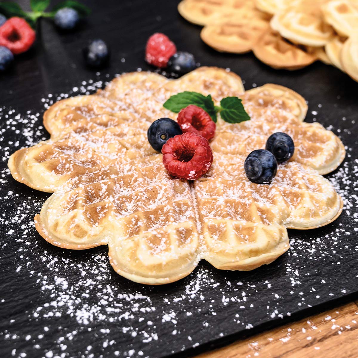 Cloer 1329 Doppelwaffeleisen für 2 Herzwaffeln mit 15,5 cm Durchmesser, Waffeleisen mit Antihaftbeschichtung, Edelstahlgehäuse, stufenlosem Bräunungsgrad und optischer Fertigmeldung, PFAS-frei, 1700 W 9