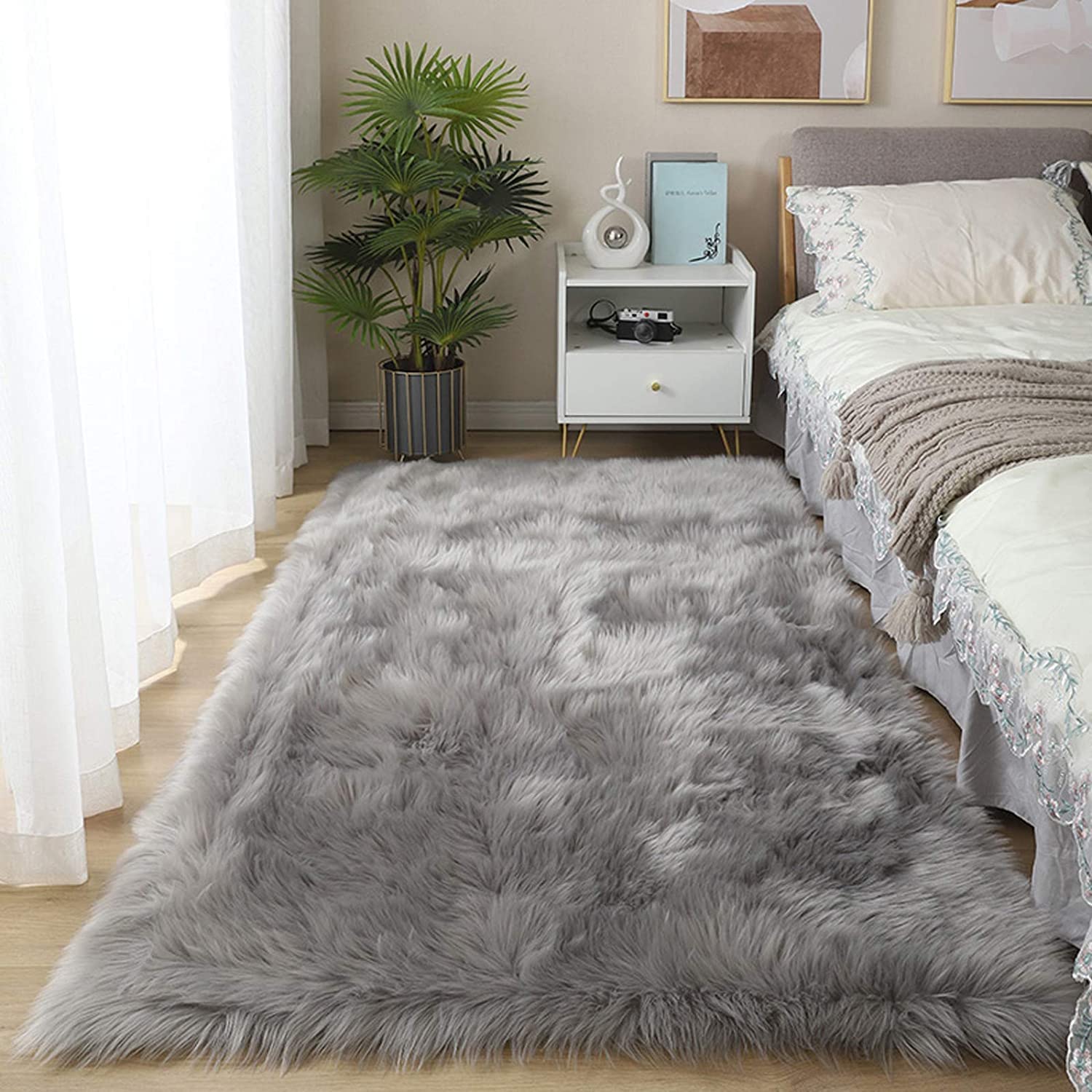 YIHAIC Faux Sheepskin Rug - Faux Fur Rug- Fluffy and Soft Faux Sheepskin Area Rug for Bedroom and Rooms Decor, Shaggy Rugs for Cozy Home Feel (Grey, 80 x 180cm)