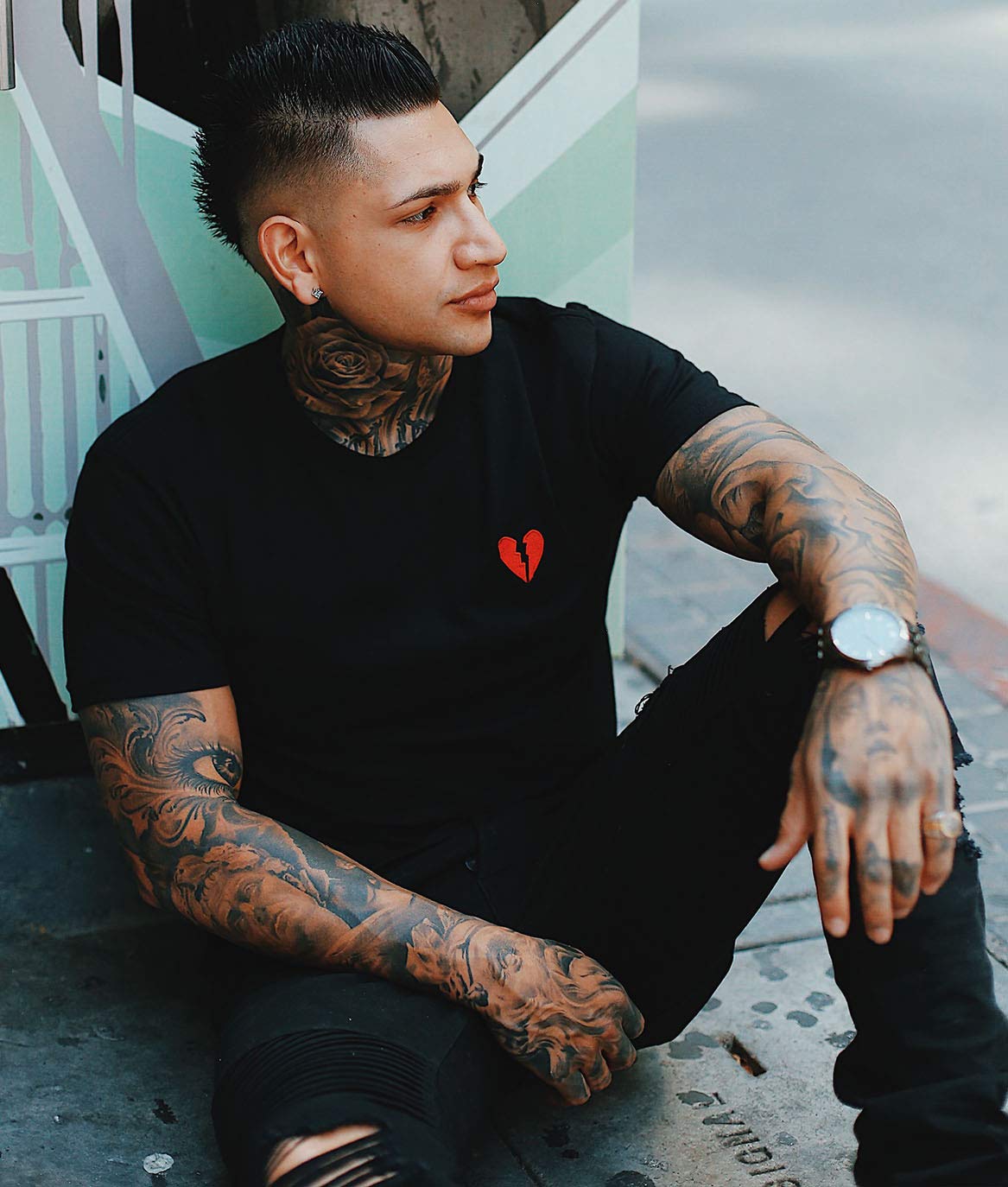 Men's Short Sleeve Graphic and Embroidered Fashion T-Shirt