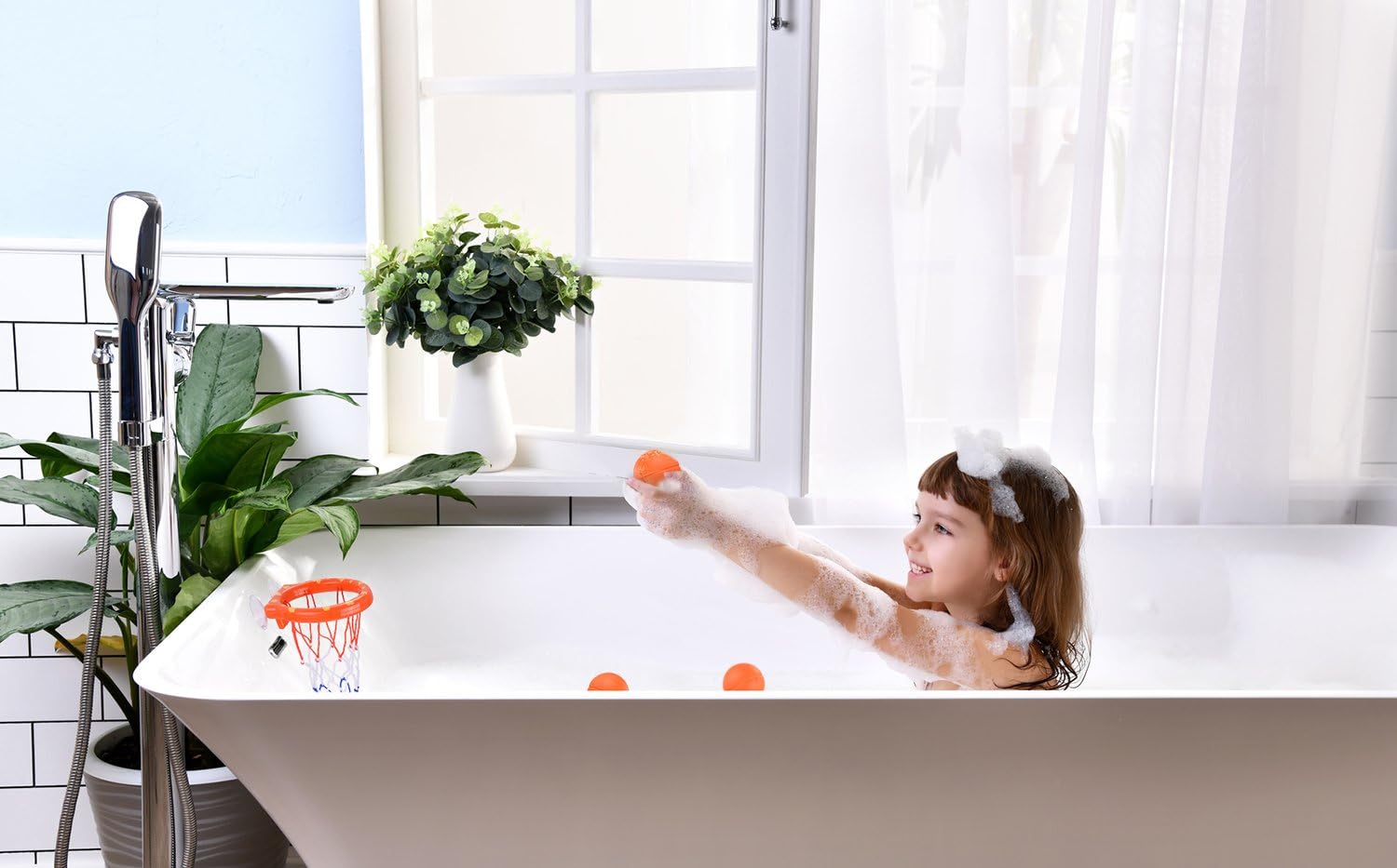 BRITENWAY Fun Basketball Hoop & Balls Playset for Little Boys & Girls | Bathtub Shooting Game for Kids & Toddlers | Suctions Cups That Stick to Any Flat Surface + 3 Balls Included: Toys & Games
