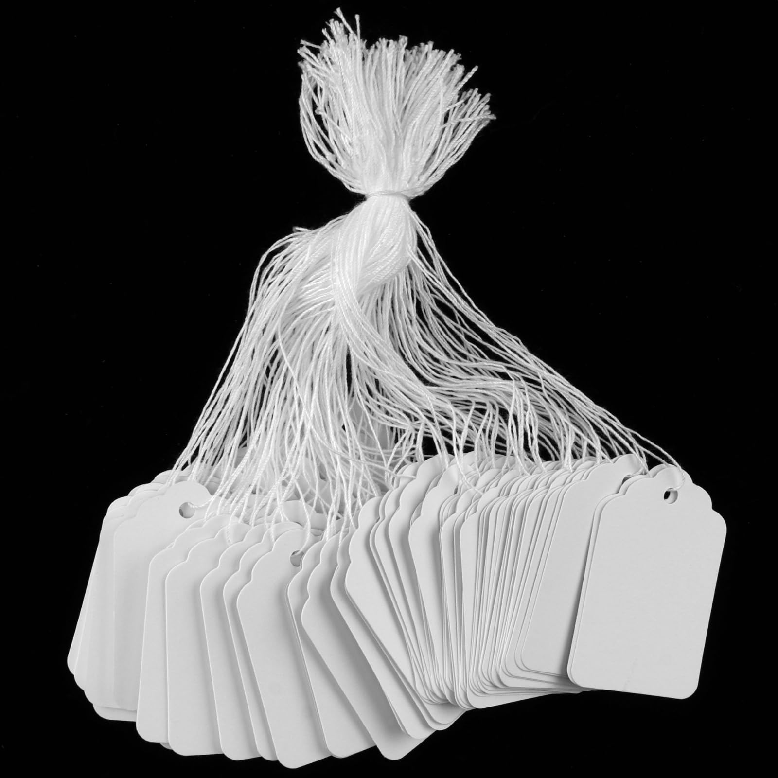 YUENPUN 1000 PCS White Price Tags, Price Labels with String, Jewellery Price Tags Strung Tags for Jewellery, Craft Items, Ornaments, 4.5 x 2.8cm